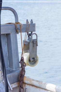 Balıkçı tekneleri üzerinde kasnaklar