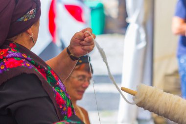 Ainsa 10 Eylül 2017: Kadınlar kartı yün antik dönemde ben olduğu gibi