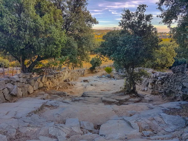 Strada sterrata erosa dall'acqua — Foto Stock