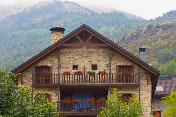 Mountain village i Torla Ordesa, Huesca, Spanien — Stockfoto