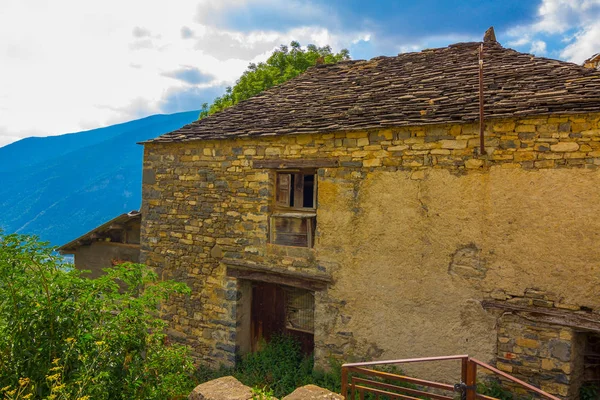 Case di borghi di alta montagna nei Pirenei di huesca, spai — Foto Stock