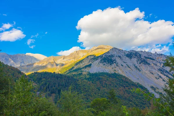 Високими горами природного парку Ordesa у Піренеях, Ху — стокове фото