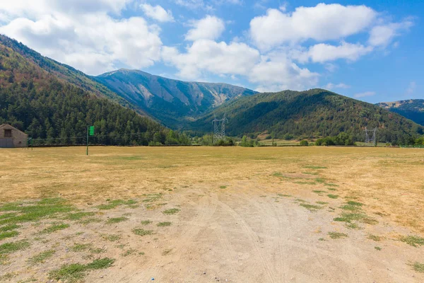 Alte montagne nel parco naturale di Ordesa nei Pirenei, Hu — Foto Stock