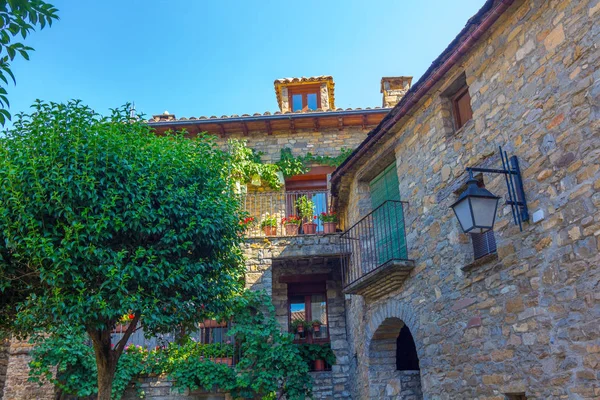 Гора села в місті Torla Ordesa, Huesca, Іспанія — стокове фото