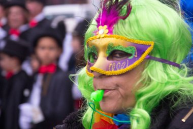 Madrid, İspanya - Şubat, 10: Karnaval şenlikleri gruplar o ile