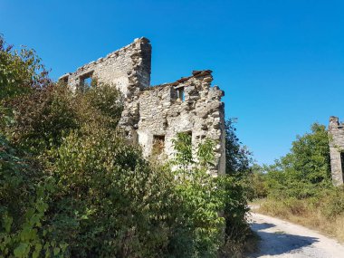 Terk edilmiş köy Pyrenees, Janovas, İspanya
