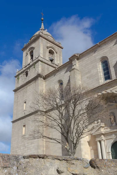 Kyrklig byggnad katolska typiska i norra Spanien — Stockfoto