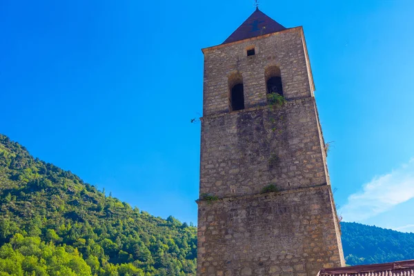 Zvonice ze starého kostela — Stock fotografie