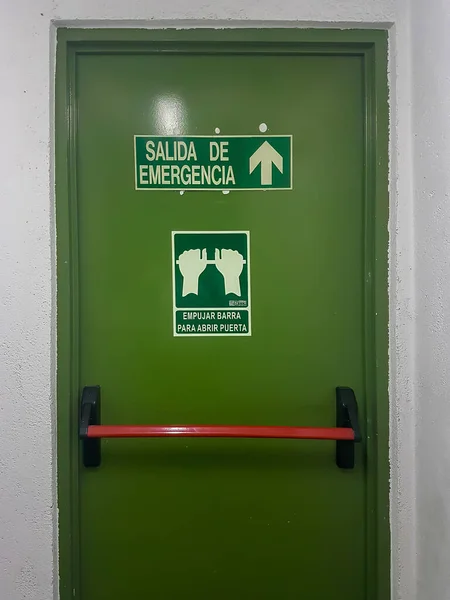 Emergency Exit Directions Spanish — Stock Photo, Image
