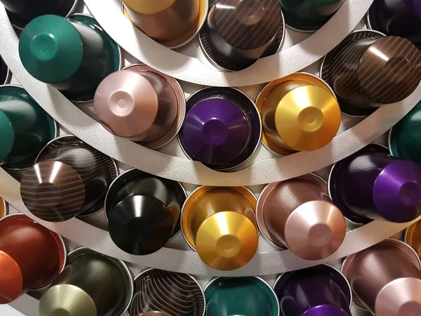 Современные Кофейные Капсулы Разных Цветов — стоковое фото