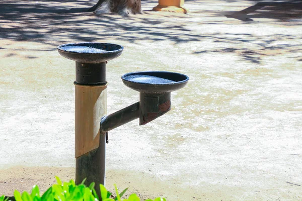 市区公园的饮水机 — 图库照片
