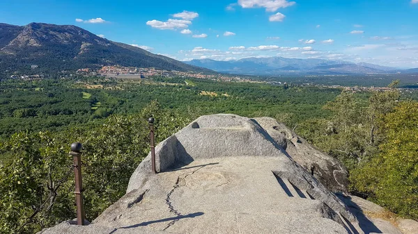 Nížinná Krajina Keři Stromy Skály — Stock fotografie