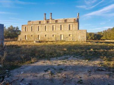 Collado Villalba, İspanya; 06 / 17 / 2018: 18. yüzyılın terk edilmiş eski fabrikası