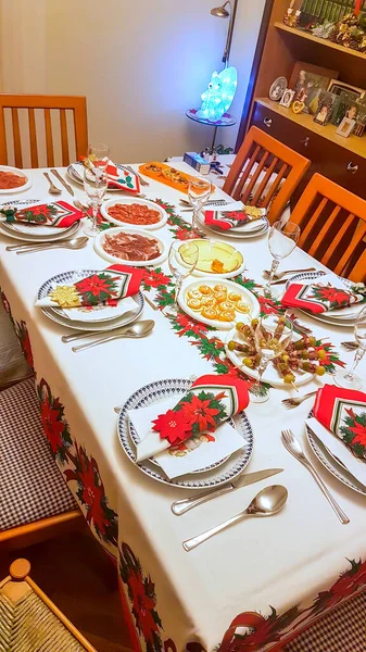 Une Table Préparée Pour Dîner Noël — Photo