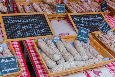 Sosis de Nice bir Pazar stand