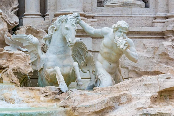 Roma İtalya ünlü Trevi Çeşmesi