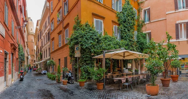 Narrow  street in the Centro Storico in Rome Italy — Stock Photo, Image