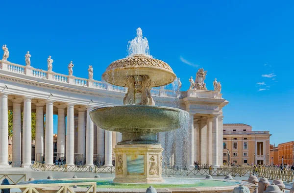 Piața Sfântul Petru Colonade și fântână din Roma Vaticanului — Fotografie, imagine de stoc