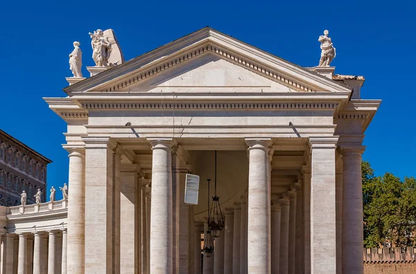 Saint Peter's Meydanı Vatikan Roma'da colonnades — Stok fotoğraf