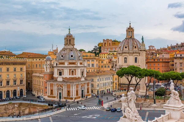 Róma városára és a Santa Maria di Loreto templom kupolája — Stock Fotó