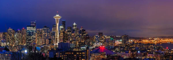Seattle skyline panorama bei untergang vom kerry park in seattle — Stockfoto
