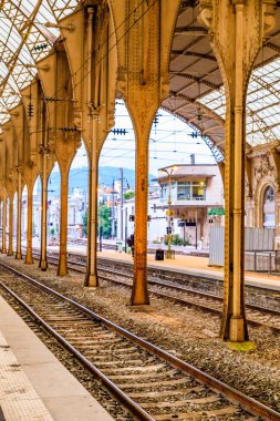 Nice, Fransa'da tren istasyonunda parça