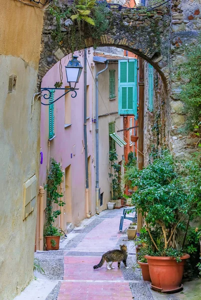 Rues dans la vieille ville de Menton sur la Côte d'Azur — Photo