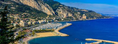 Fransız Rivierası'nda eski bir kasaba, Menton Körfezi