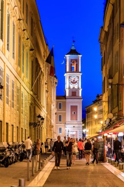 Sokaklarda içinde eski kasaba güzel Fransa yukarıda Hilal ay