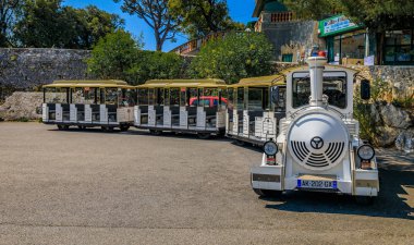 Turistik tren yolcu Castle Hill üstündeki wating veya