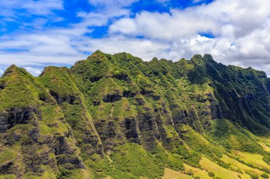 Bir dağ sırtı Oahu Hawaii havadan görünümü