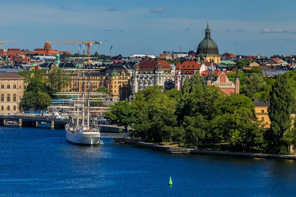 Visa på Stockholm gamla stan och Mälaren i Sverige — Stockfoto