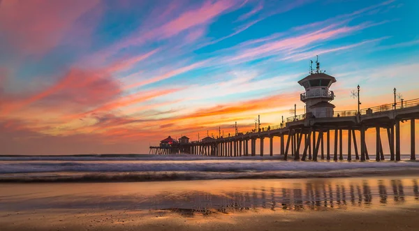 Huntington Beach iskelesinden California günbatımında