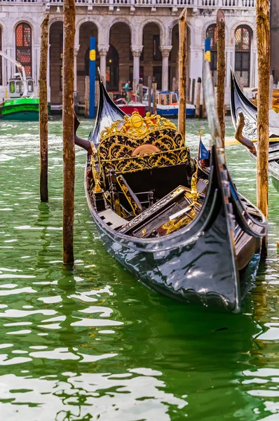 Gondola in picturesque canal in Venice Italy — Stock Photo, Image