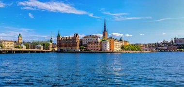Panoramik Stockholm eski şehir Gamla Stan ve Riddarholm üzerine