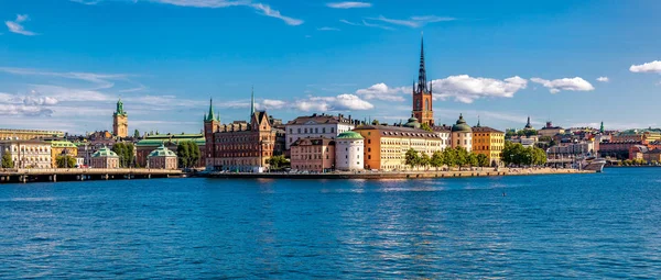 Panoramik Stockholm eski şehir Gamla Stan ve Riddarholm üzerine