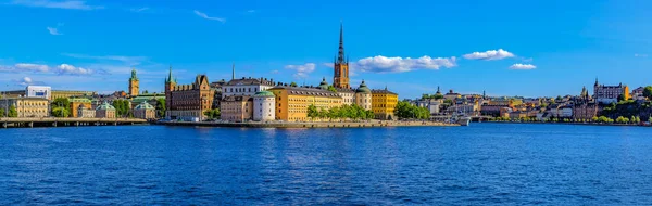 Panoramik Stockholm eski şehir Gamla Stan ve Riddarholm üzerine