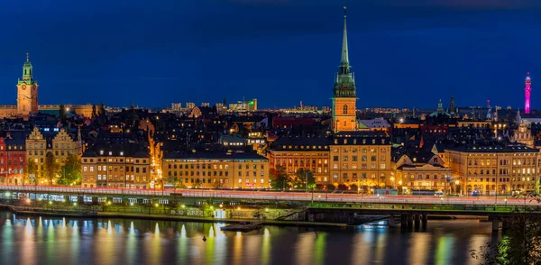 Vista panorámica del atardecer sobre el casco antiguo de Estocolmo Gamla Stan y Rid — Foto de Stock