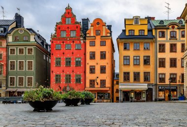 Ünlü Stortorget Meydanı, eski kasaba Gamla Stan kalbinde