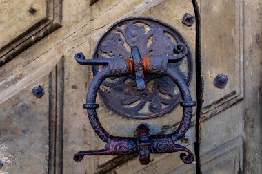Riddarholmen Kilisesi Kazısı Stoc kilise kapısında bronz tokmağı