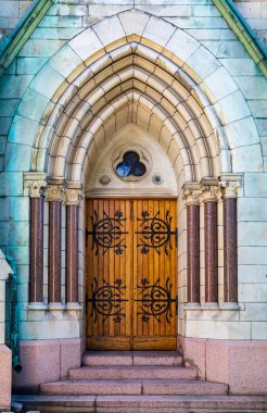 Stockh Oscarskyrkan veya Oscar'ın kilisede süslü eski yan kapıda