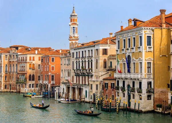 Gondolas along buildings on Grand Canal of Venice Italy — Stock Photo, Image