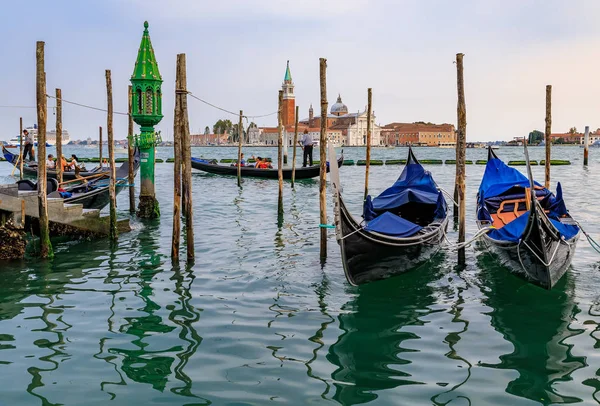 Venecia Italia Septiembre 2017 Góndolas Largo Del Pintoresco Gran Canal — Foto de Stock
