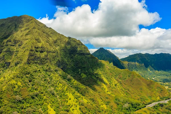 Línea de cresta de montaña vista aérea en Honolulu Hawaii —  Fotos de Stock