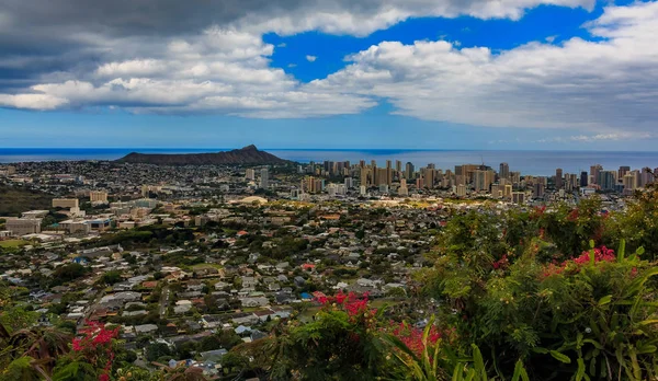 Panorama of Honolulu downtown and Diamond Head volcano in Hawaii — Stock Photo, Image