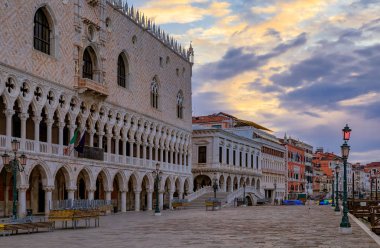 Doge Sarayı'nda St. Mark's Meydanına gündoğumu, Venedik İtalya