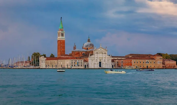 Iglesia de San Giorgio Maggiore en Venecia Italia al amanecer — Foto de Stock