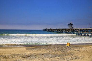 Güvenlik. San Clemente sahilinde sörf uyarısı yok. Kaliforniya 'da turistik bir yer.