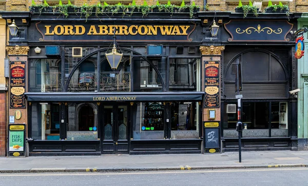 Lord Aberconway, vieux pub victorien avec un cadre traditionnel populaire auprès des travailleurs de la ville et des touristes à Londres, Angleterre — Photo