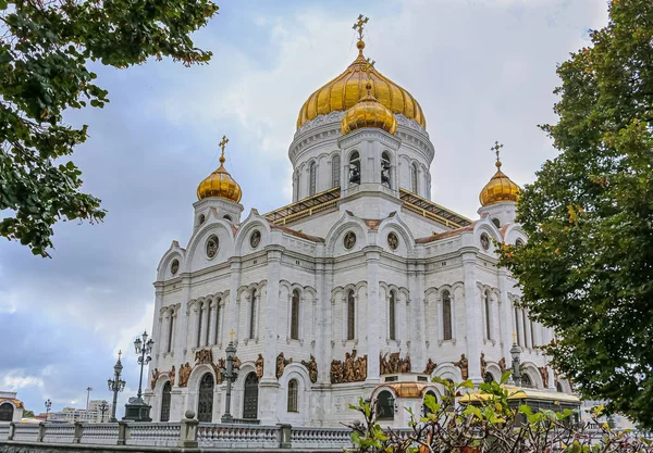 Знаменитый православный собор Христа Спасителя в Москве — стоковое фото